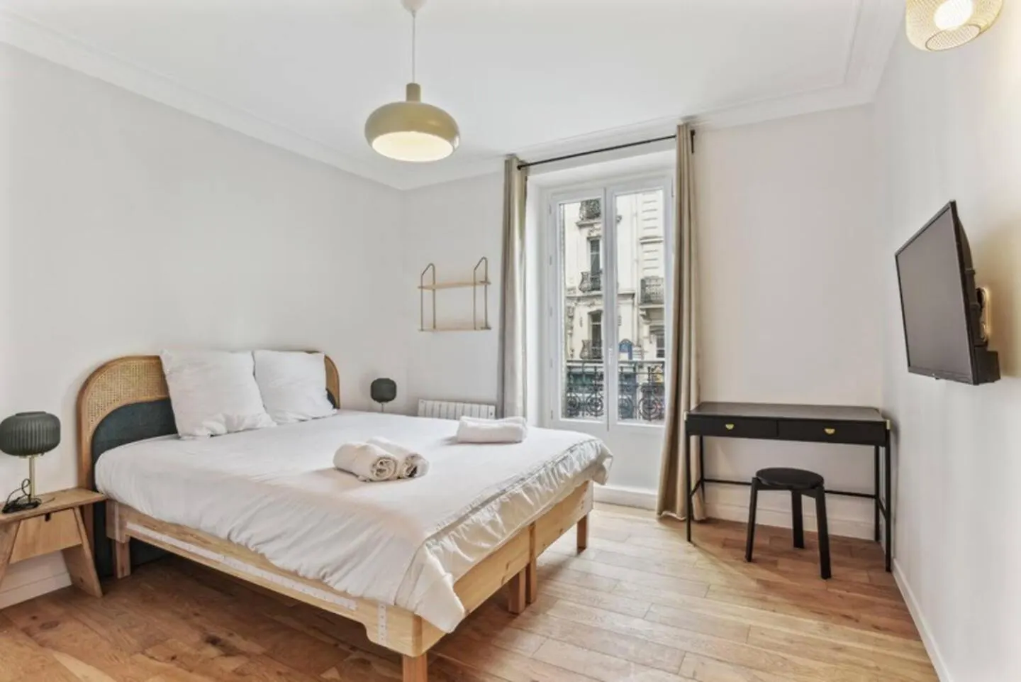 Superbe 3 Pieces 75010 Apartman *
